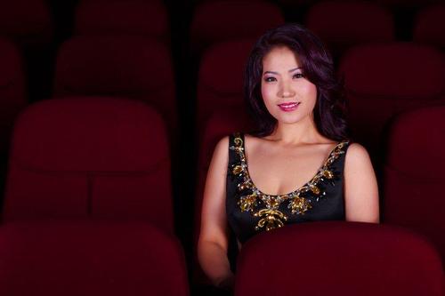 Д.Отгонжаргал эрчүүдийн сонирхол татав